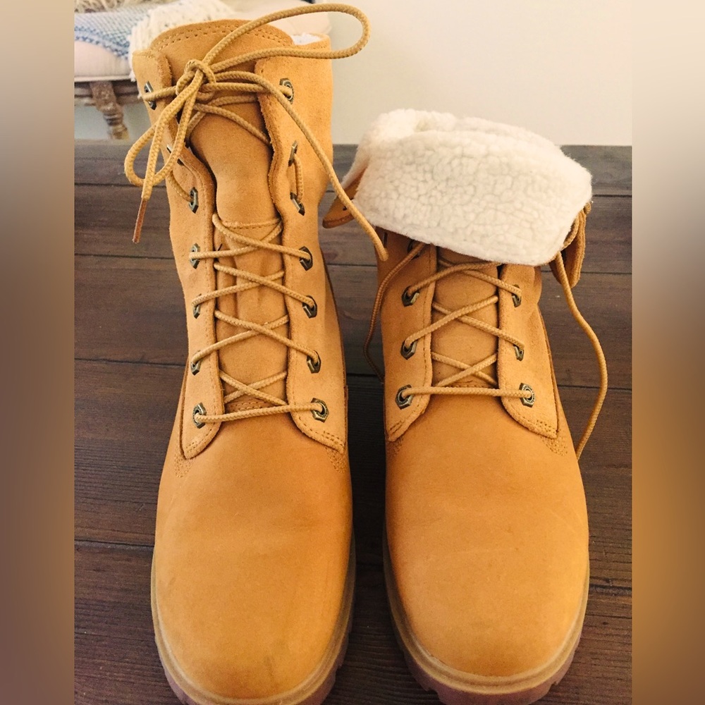 Women Timberland boots size 7.